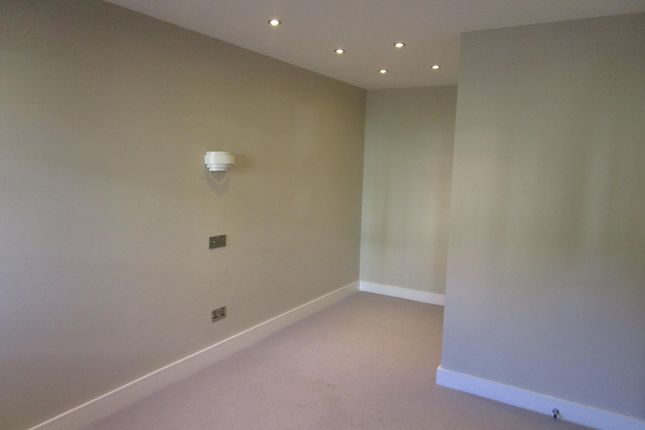 Flat 2, 1, Duncan Close, NORTHAMPTON photo 5