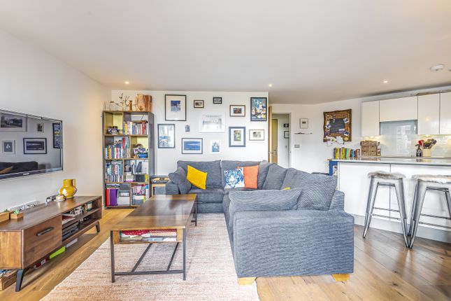 2-bed flat on 122, Seren Park Gardens, Greater London, £465,000