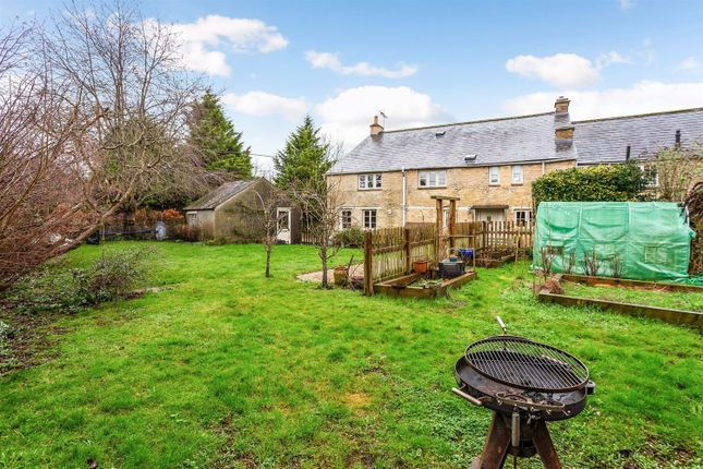 Country house for sale in East End, Fairford