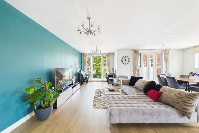 Flat 11,, Gresham House, Gresham Park Road, Woking,, London photo 4