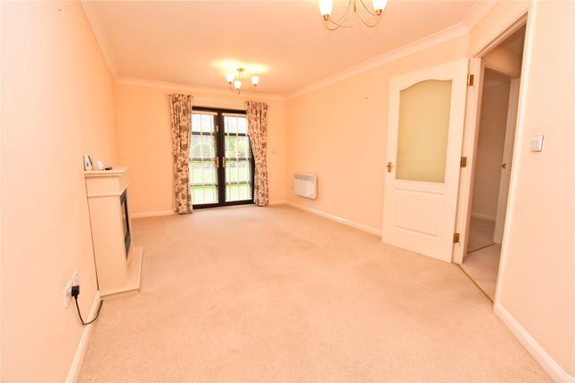Apartment 8, Oakford Court,, Newshaw Lane, Glossop photo 3