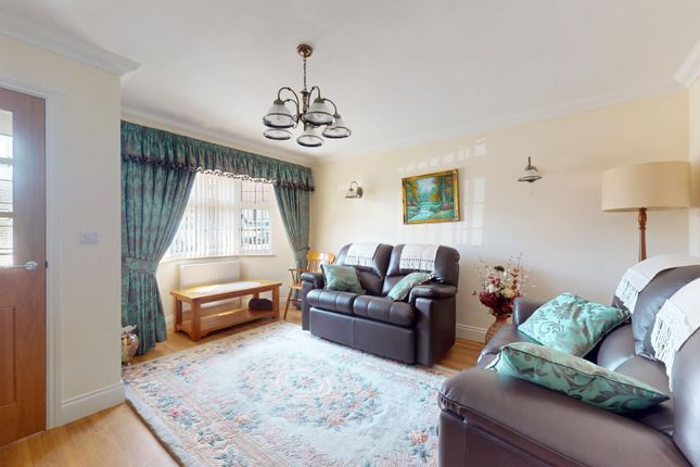 5, Tudor Close, Gravesend photo 4