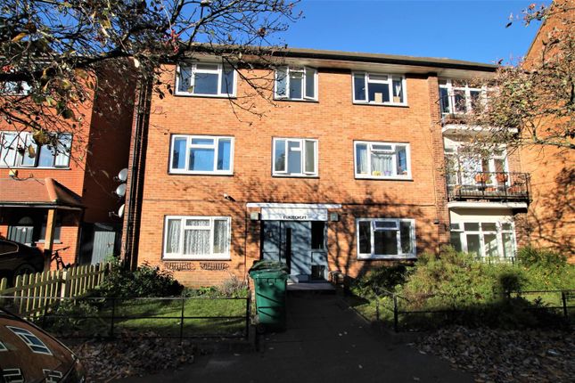 2 bed maisonette to rent in Percy Avenue, Ashford TW15