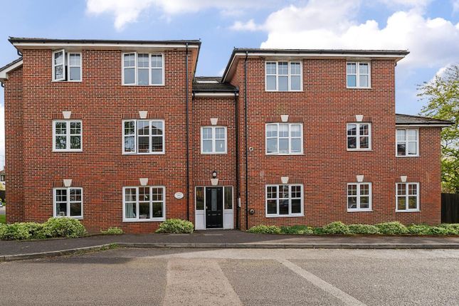 Flat for sale in Carpenters Court, Andover