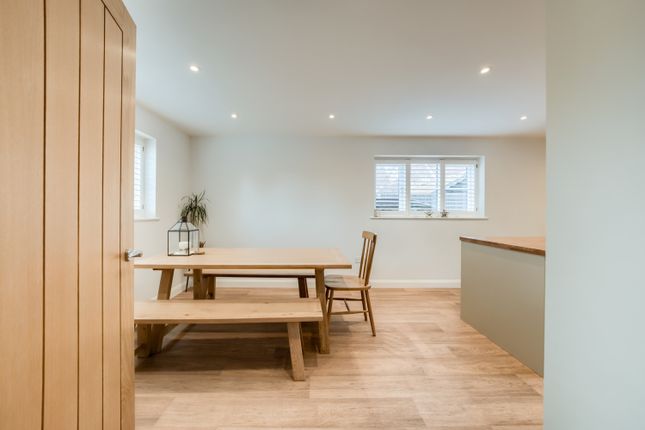 Samuel House, Avon Crescent, Stratford-upon-Avon photo 4