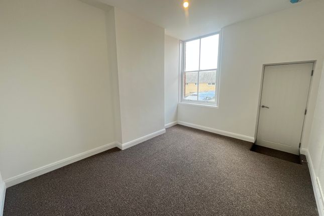 Flat 2, 229, London Road South, LOWESTOFT photo 3