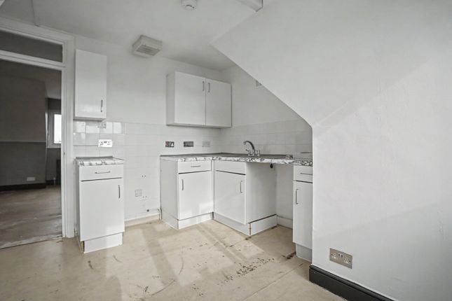 3C Larden Road, London photo 5