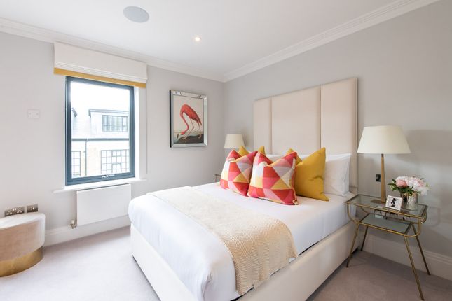 Town house for sale in Rainville Road, London