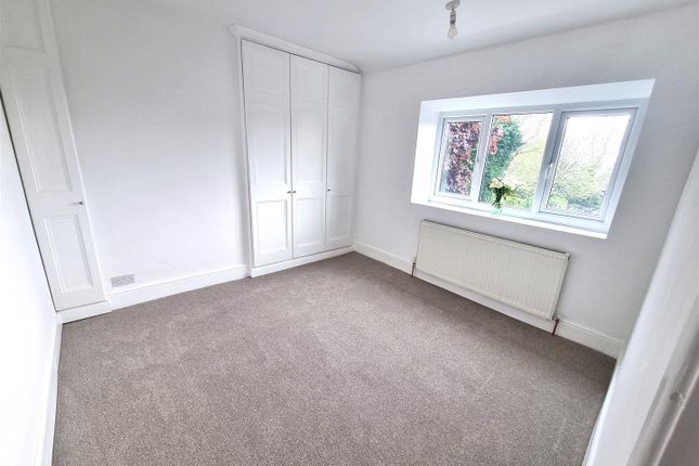 33, Crimbles Road, Pudsey photo 3