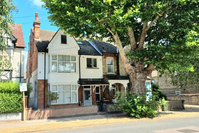 7-bed semi-detached on 11 Warwick Avenue, Bedford, £350,000