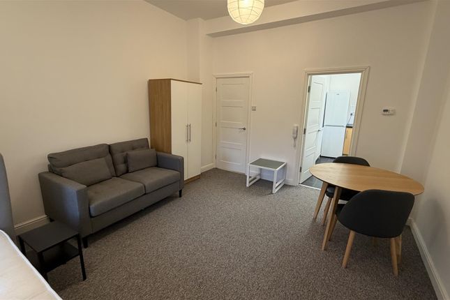 Flat 2, 2-4, Chatham Grove, Manchester photo 3