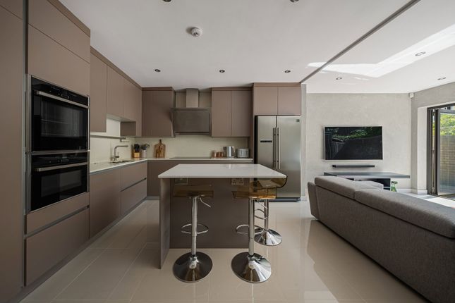 48, Milligan Street, London photo 4
