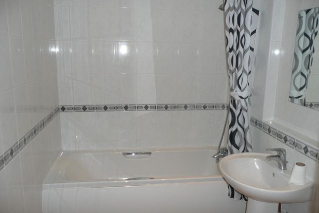 Bathroom 18 Bates Corner.Jpg