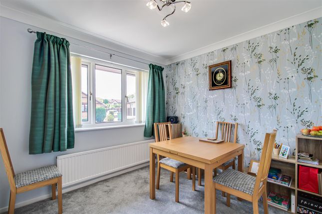 2, Ridings Lane, Wakefield photo 4