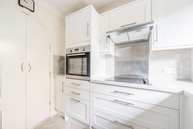 Flat 44, Redwood Manor,, Tanners Lane, Surrey photo 4
