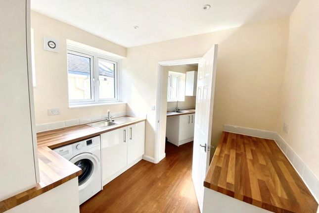11 Rossall Close, Hornchurch photo 4