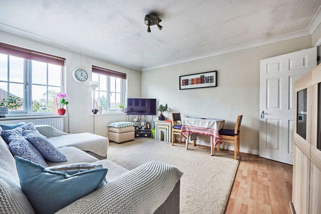 1 bed flat for sale in Woodlea, Hammers Gate, St. Albans, Hertfordshire AL2
