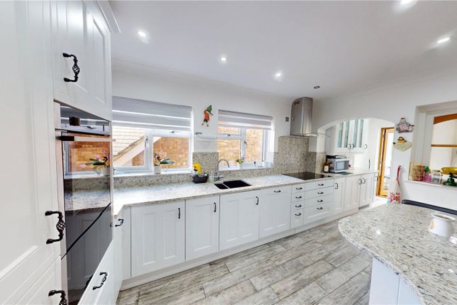 8, Hillcrest Close, Horndon-on-the-Hill photo 3