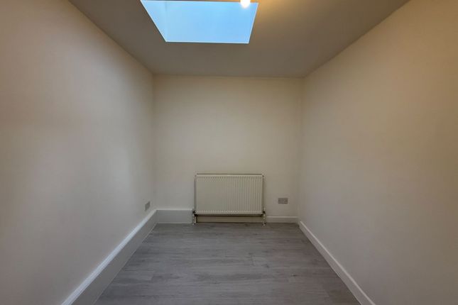 29a Grove Road West, Enfield photo 5