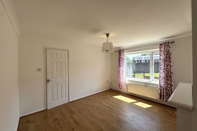 54, Gaer Vale, Newport photo 3