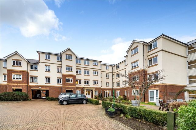 Thumbnail Flat to rent in Grove Road, Woking, Surrey