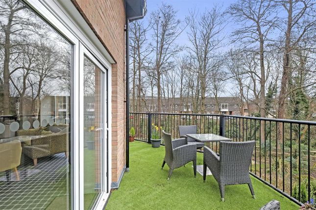 Thumbnail Flat for sale in Foxmead Court, Meadowside, Storrington, Pulborough