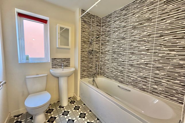 78 , Blossom Way, Salford photo 5