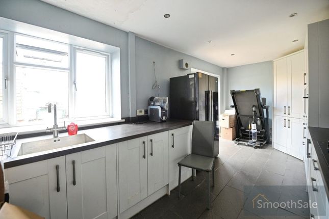 29, Kent View, South Ockendon photo 3