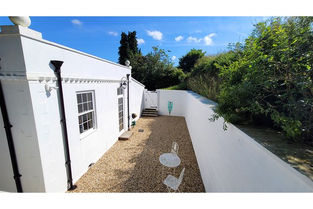 South Facing Enclosed Courtyard