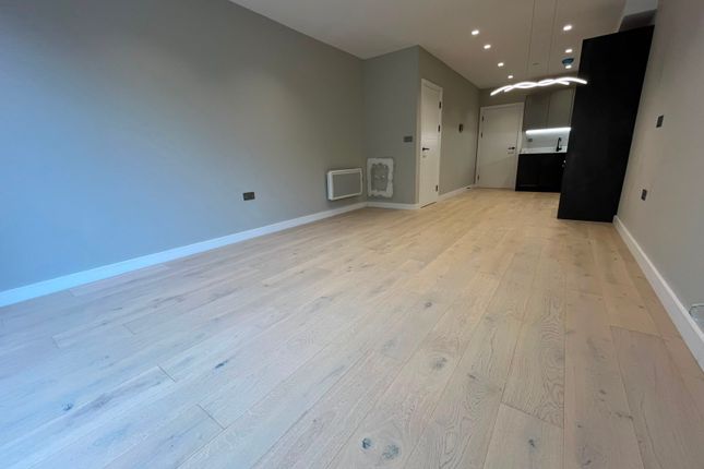 303c, Shenley Road, Borehamwood photo 4