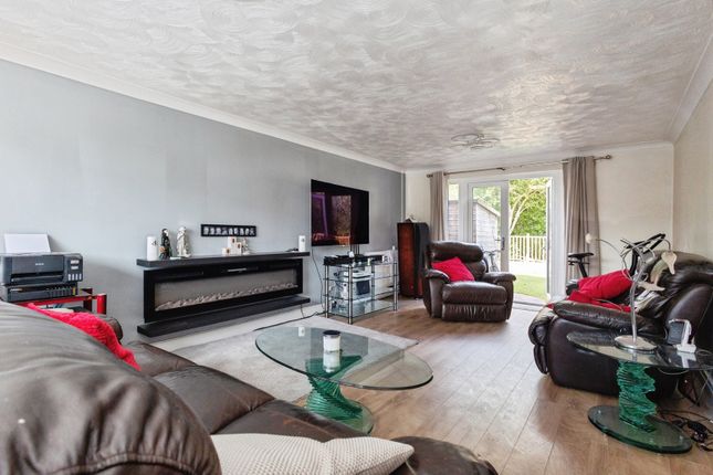 18, Drayfields, Manchester photo 3