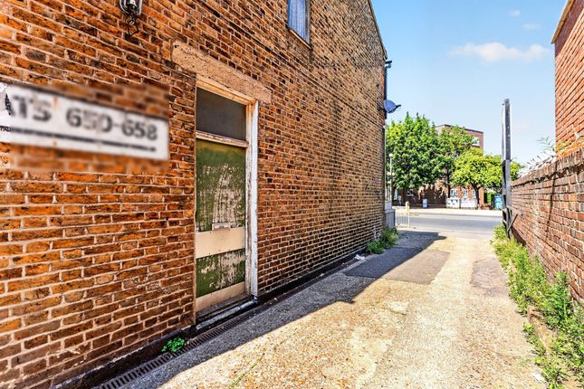 2-bed flat on 660a, Garratt Lane, London, £180,000