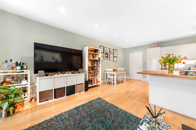 Flat for sale in Dagnall Park, London