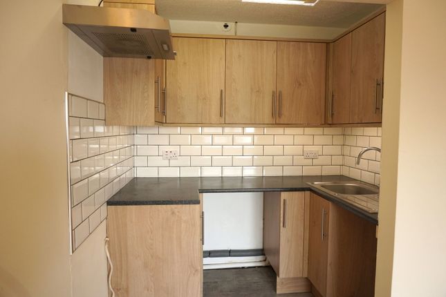 22, Fairhaven Court, Swansea photo 3