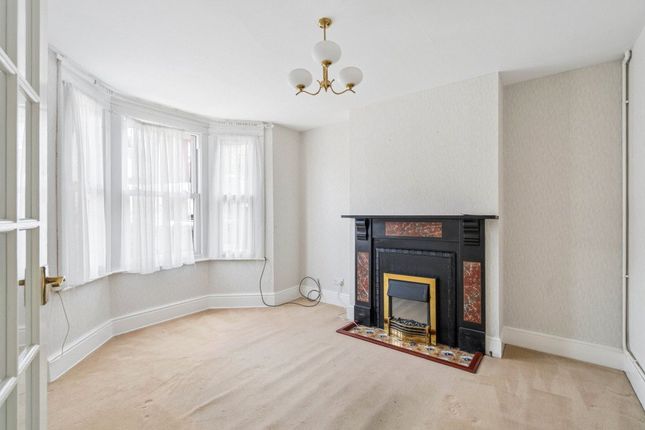 72, Shrublands Avenue, Hertfordshire photo 2