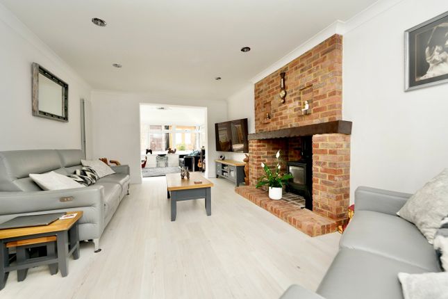 47, Hunters Way, Huntingdon photo 4