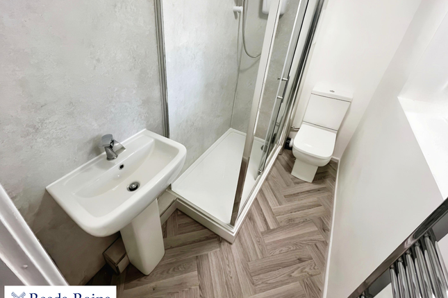 Flat 30,, Gloucester Grange, Staffordshire photo 4