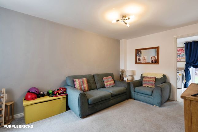 28, Pickernell Road, Tidworth photo 4