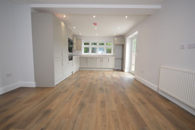 5 Sycamore Grove, Braintree photo 4