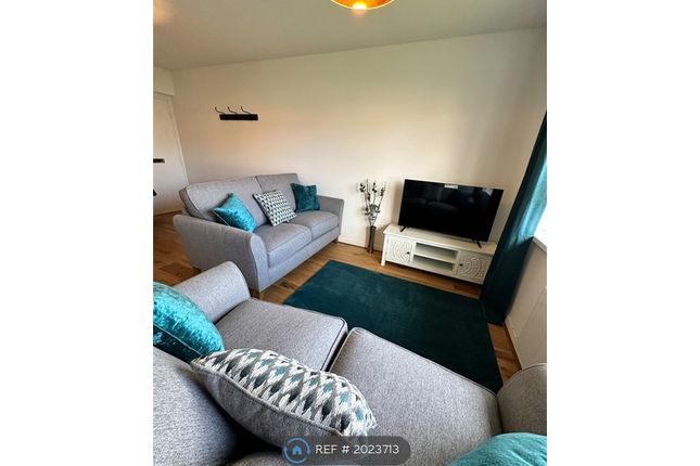 Flat to rent in Kent Close, Rogerstone, Newport