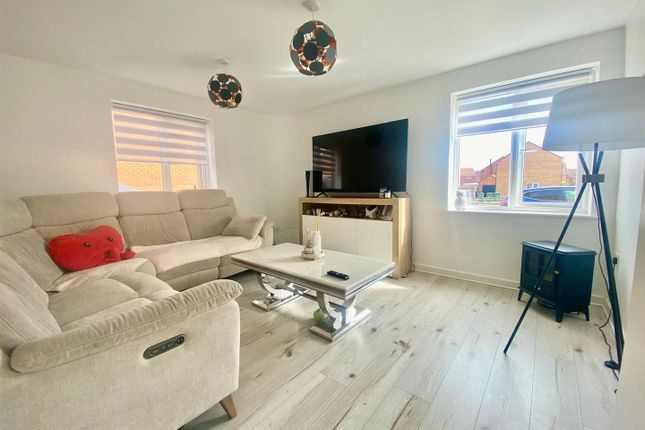 17, Penelope Grove, Peterborough photo 3