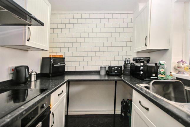 8, Kingsford, 1 St. Anthonys Avenue, Eastbourne photo 3