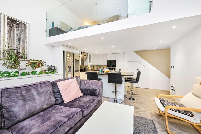 Thumbnail Flat for sale in Reed Place, London