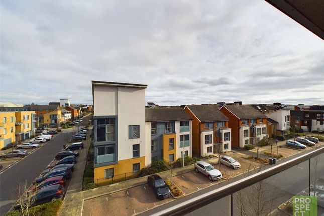 Flat for sale in Drake Way, Reading, Berkshire