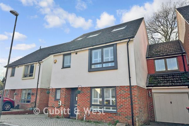 11, Pinova Close, Crawley photo 2