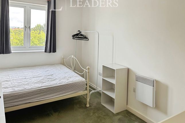 Flat 146, The Round House,, Gunwharf Quays, Hampshire photo 4