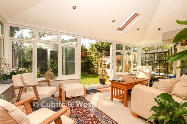 11, Nuthatch Gardens, Reigate photo 4