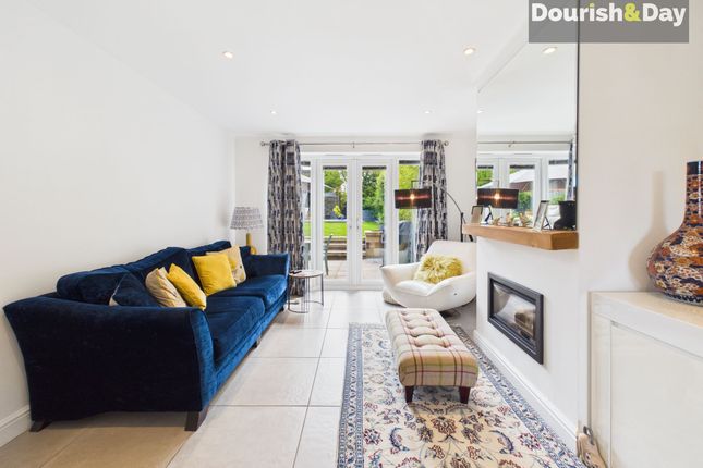 2 Oak Tree Gardens, Stafford photo 4