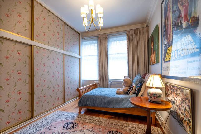 Flat for sale in North Gate, Prince Albert Road, St. John's Wood, London