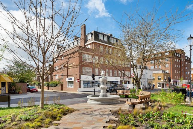 1-bed flat on Flat 17, Windsor Court, Jubilee Place, London, £975,000